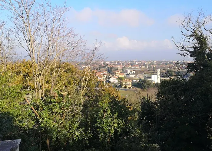 לינה וארוחת בוקר Monacelli פאנו